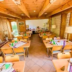 Oeko-park Panzio, Es Rendezvenykoezpont