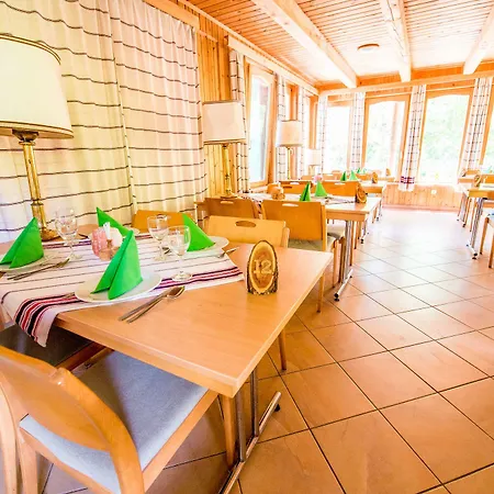 Oeko-park Panzio, Es Rendezvenykoezpont Feriepark Szarvaskő