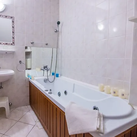 Oeko-park Panzio, Es Rendezvenykoezpont 3*