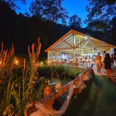 База отдыха Oeko-park Panzio, Es Rendezvenykoezpont Szarvasko