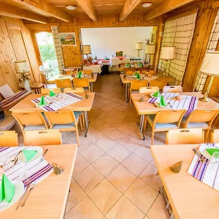 Holiday park Oeko-park Panzio, Es Rendezvenykoezpont 3*